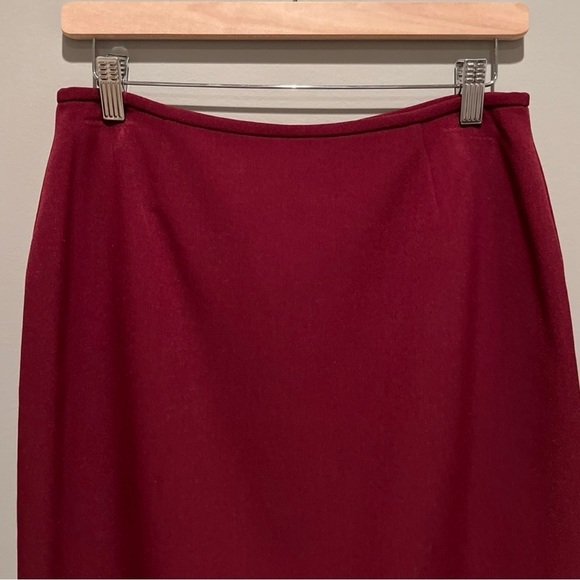 ISAAC MIZRAHI Women’s FABULOUS NEW WITHOUT TAGS Burgundy Red Crepe Skirt… - Picture 2 of 4
